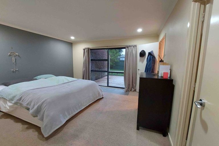 Photo of property in 42 Triangle Road, Massey, Auckland, 0614
