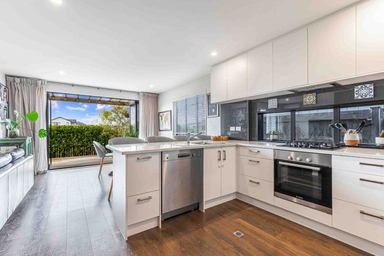 Photo of property in 17 Irving Place, Hobsonville, Auckland, 0616