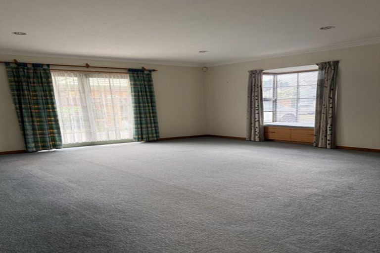 Photo of property in 1/5 Chateau Drive, Burnside, Christchurch, 8053