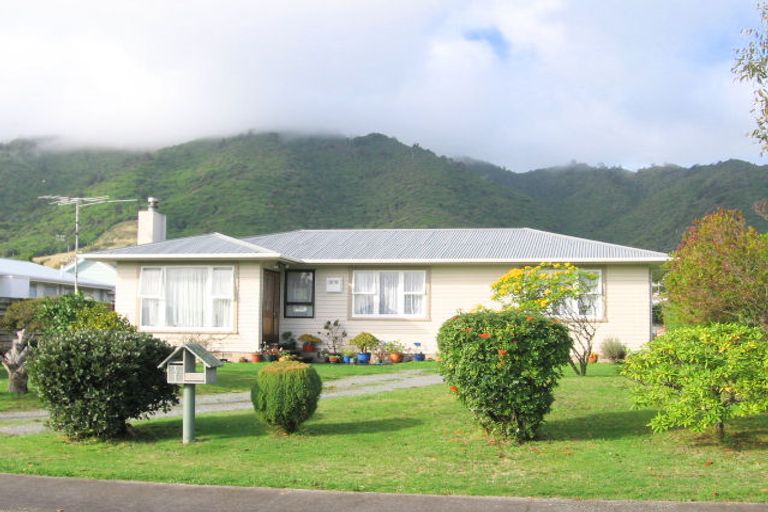 Photo of property in 5 Graham Grove, Waikanae, 5036