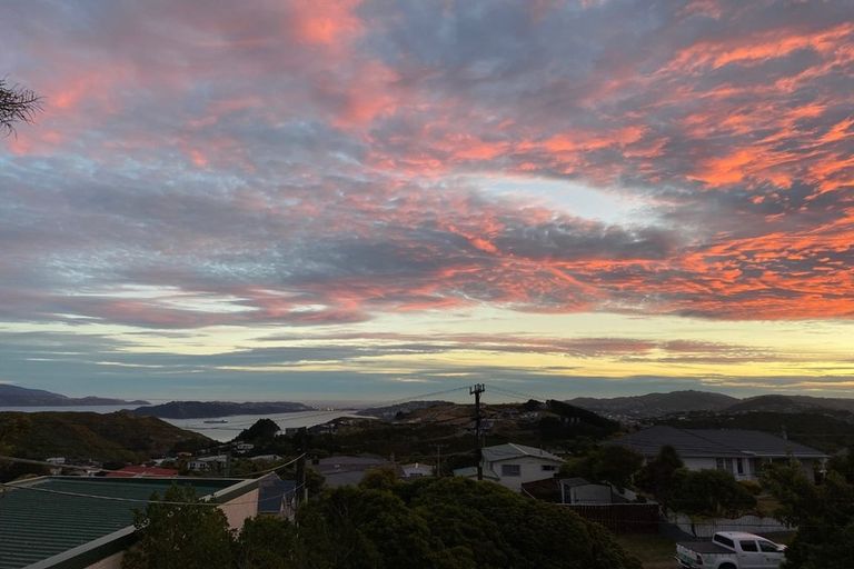 Photo of property in 3 Salford Street, Newlands, Wellington, 6037