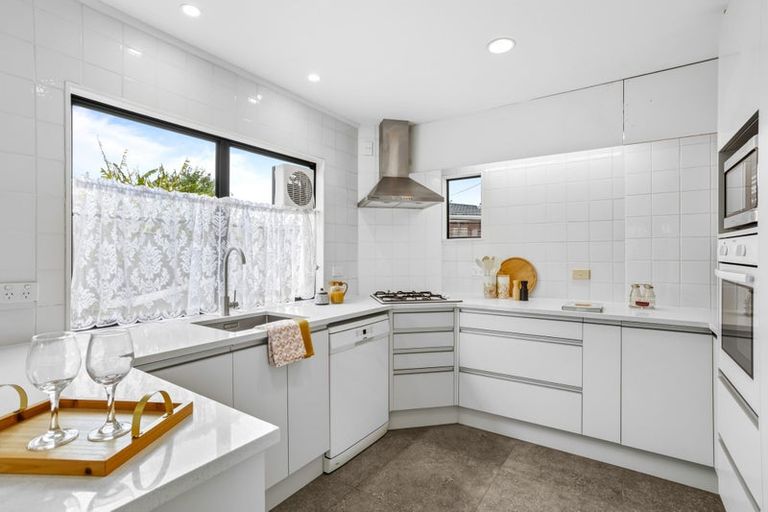 Photo of property in 2/19 Stanley Avenue, Milford, Auckland, 0620