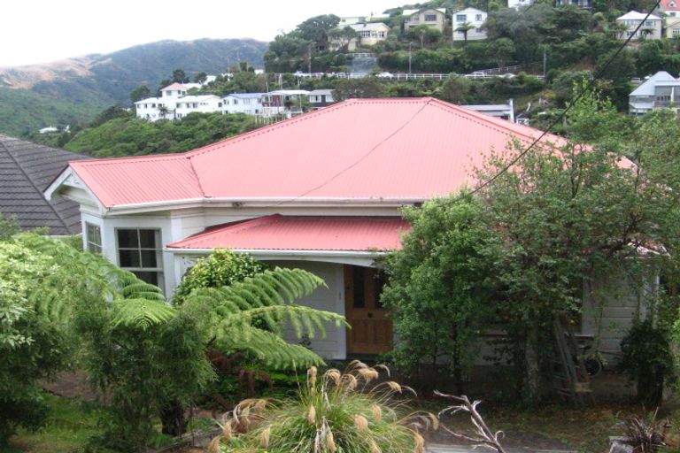 Photo of property in 129 Northland Road, Northland, Wellington, 6012