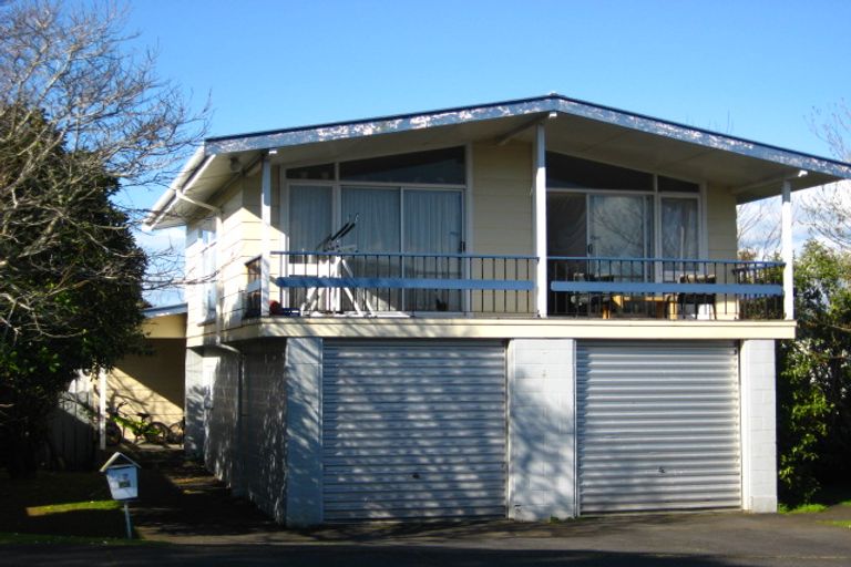 Photo of property in 17 Mayfair Place, Westown, New Plymouth, 4310