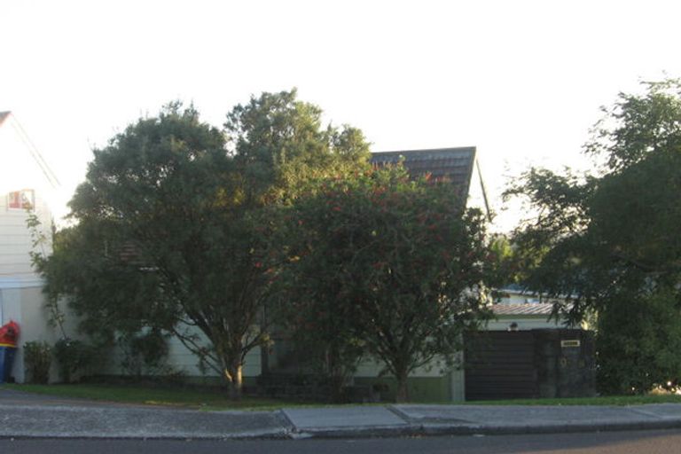 Photo of property in 1/90 Chivalry Road, Glenfield, Auckland, 0629