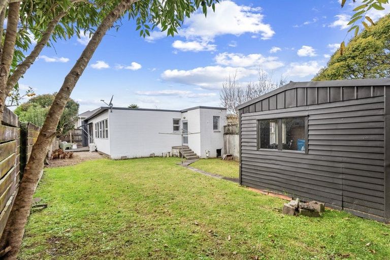 Photo of property in 1/1a Margaret Place, Milford, Auckland, 0620