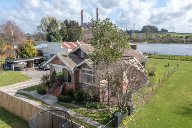 Photo of property in 122 Great South Road, Huntly, 3700