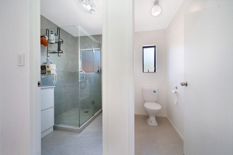 Photo of property in 1/76 Chilcott Road, Henderson, Auckland, 0612