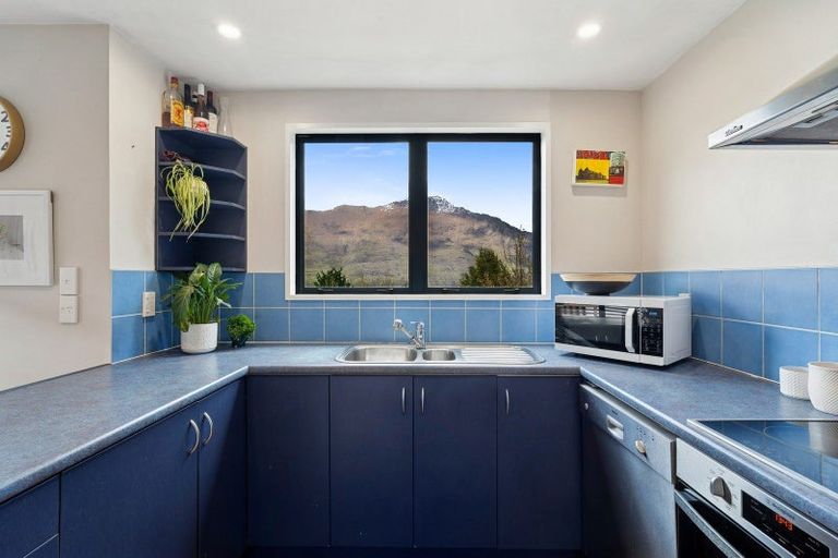 Photo of property in 33 Arawata Terrace, Fernhill, Queenstown, 9300