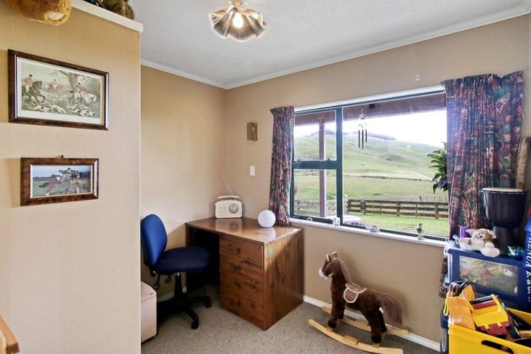 Photo of property in 631 Waitohu Valley Road, Manakau, Otaki, 5583