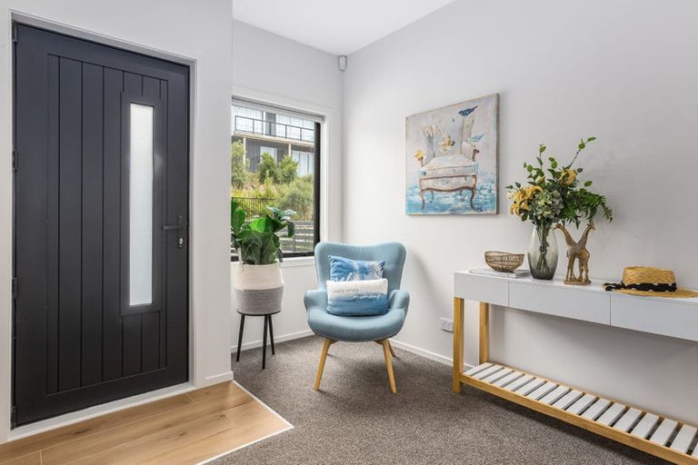 Photo of property in 40 Koreke Close, Kenepuru, Porirua, 5022