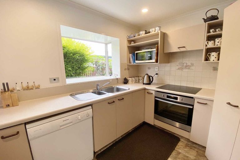 Photo of property in 2/58b Daniels Road, Redwood, Christchurch, 8051