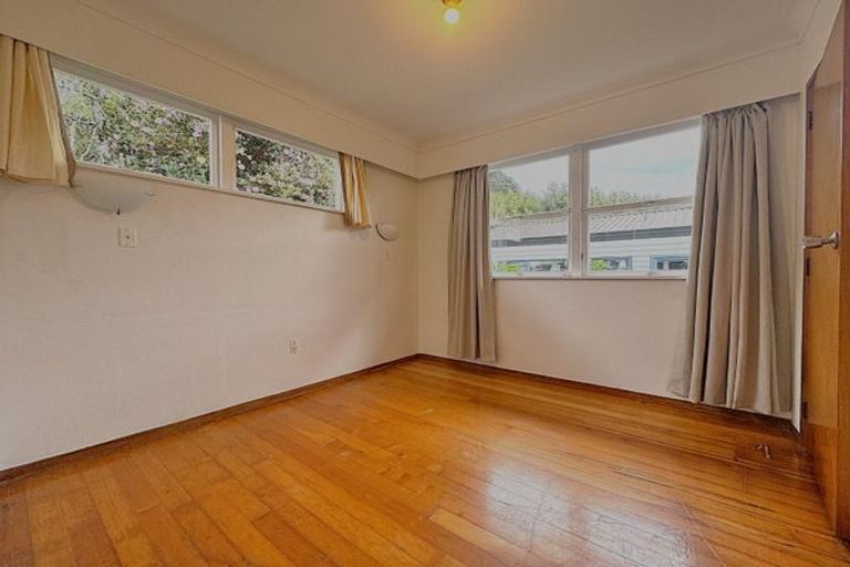 Photo of property in 20 Tawhana Crescent, Red Beach, 0932