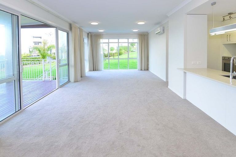 Photo of property in 68 Panorama Heights, Orewa, 0931