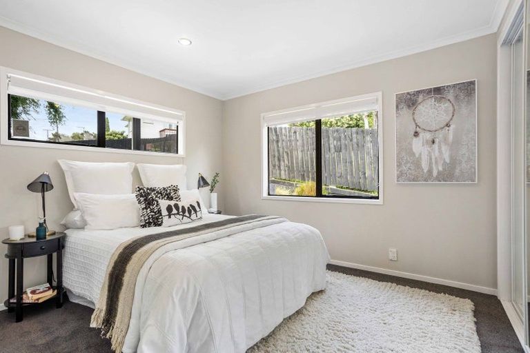 Photo of property in 2/30 Fordham Street, Beach Haven, Auckland, 0626