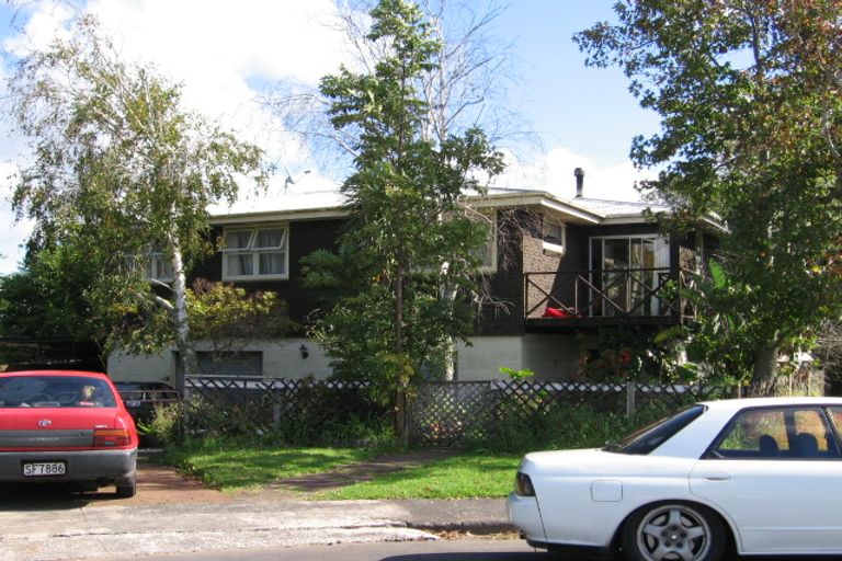 Photo of property in 25 Bridgens Avenue, Te Atatu Peninsula, Auckland, 0610