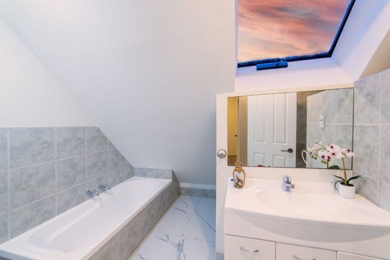 Photo of property in 4a Kennedy Avenue, Forrest Hill, Auckland, 0620