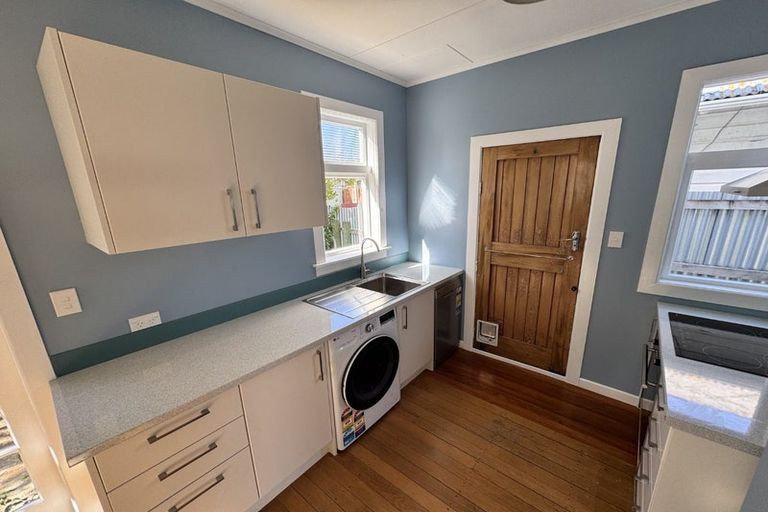 Photo of property in 61 Endeavour Street, Lyall Bay, Wellington, 6022