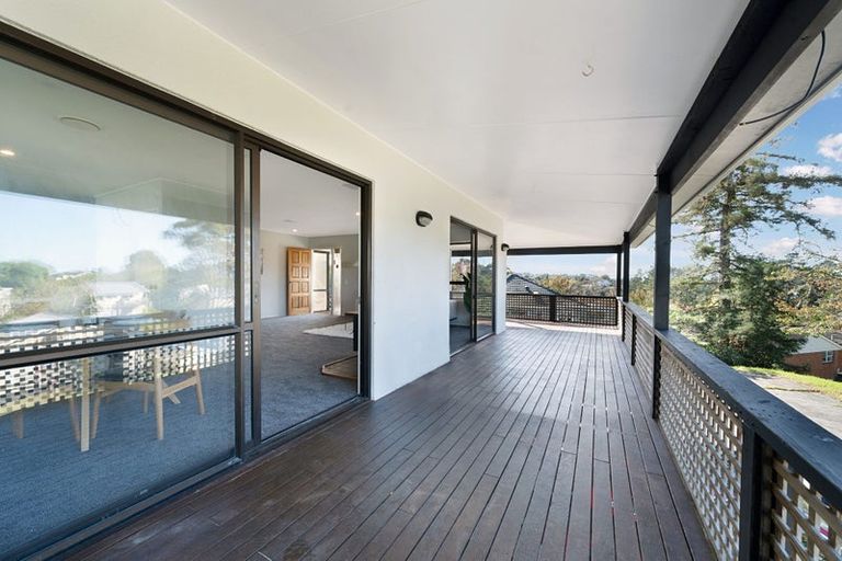 Photo of property in 10 Claverdon Drive, Massey, Auckland, 0614