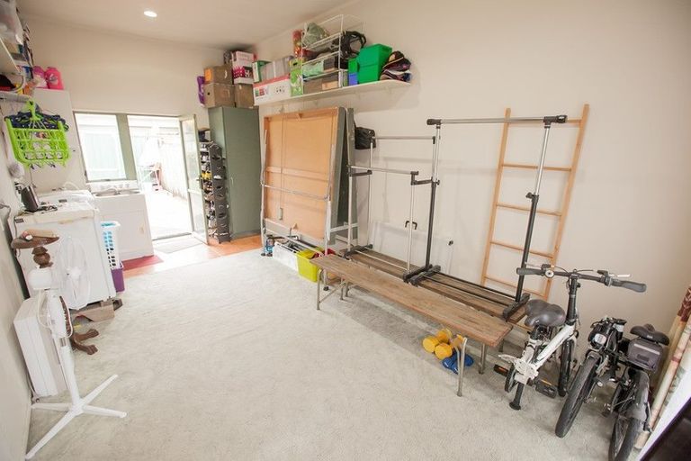Photo of property in 3a Benton Place, Manurewa, Auckland, 2102
