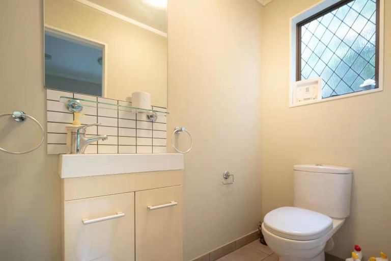 Photo of property in 10 Tio Tio Road, Miramar, Wellington, 6022