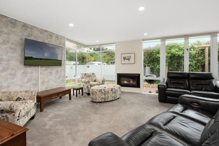Photo of property in 18 Beach Grove, Omokoroa, 3114