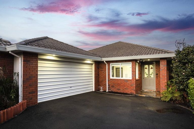 Photo of property in 2/3 Inglewood Place, Avonhead, Christchurch, 8042