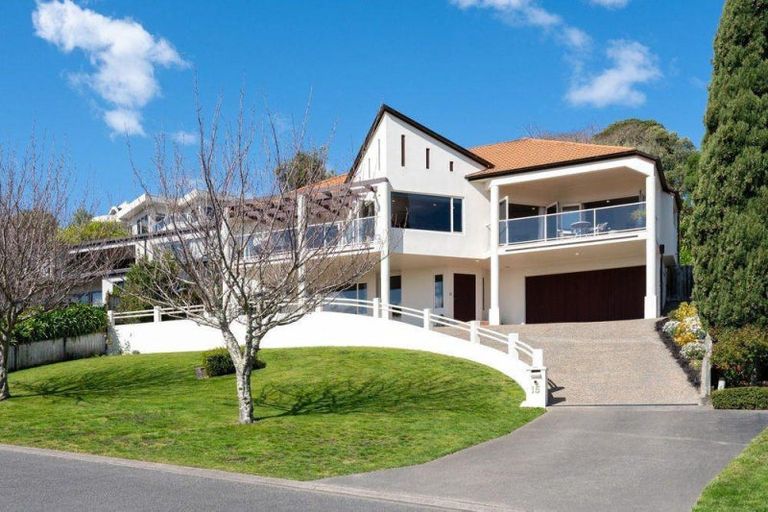 Photo of property in 15 Iona Road, Havelock North, 4130
