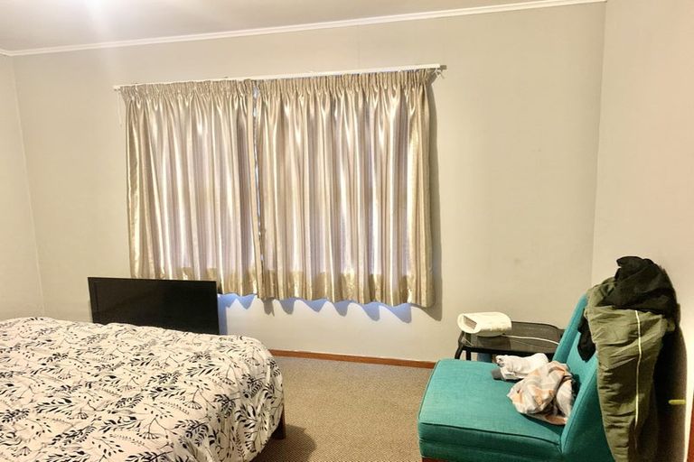 Photo of property in 21 Riverpark Crescent, Henderson, Auckland, 0610