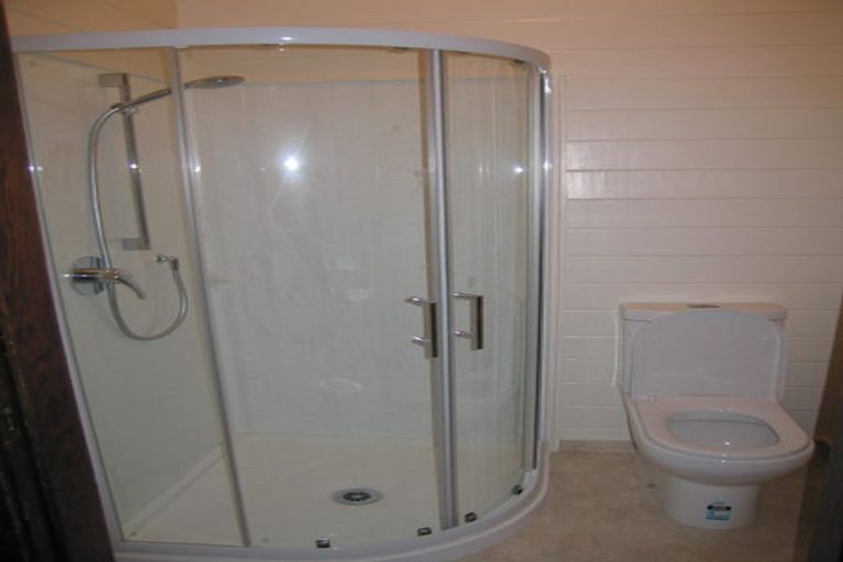 Photo of property in 90 Kelburn Parade, Kelburn, Wellington, 6012