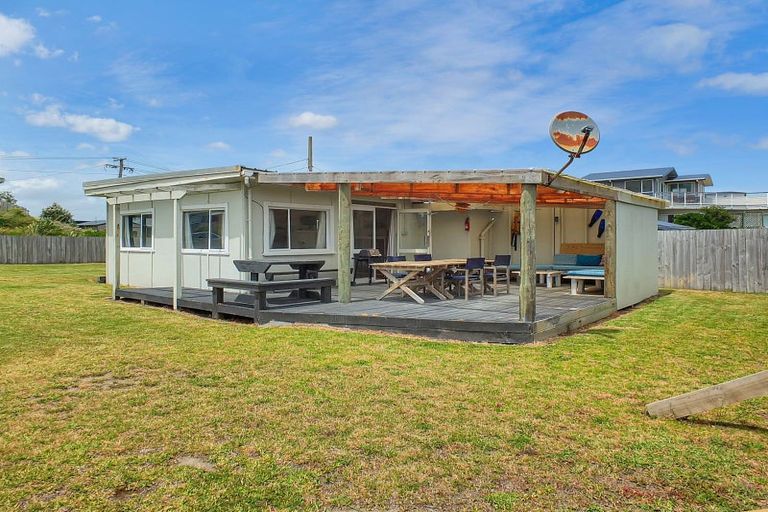 Photo of property in 38 Nelson Street, Foxton Beach, Foxton, 4815