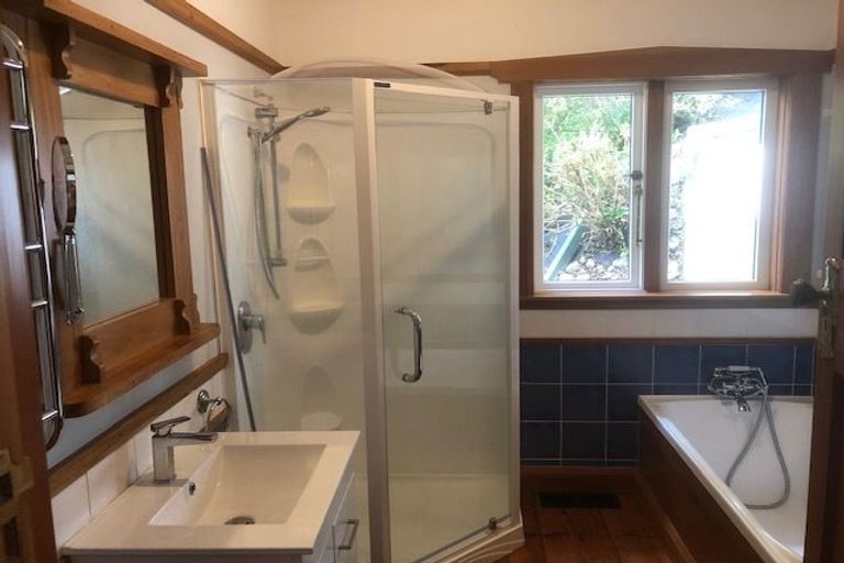 Photo of property in 18 Raroa Road, Kelburn, Wellington, 6012