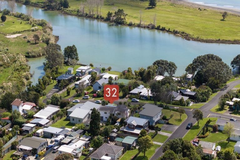 Photo of property in 32 Taipari Avenue, Raglan, 3225