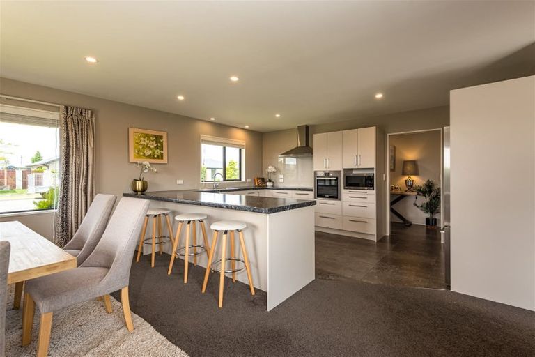 Photo of property in 17 Gosling Crescent, Halswell, Christchurch, 8025