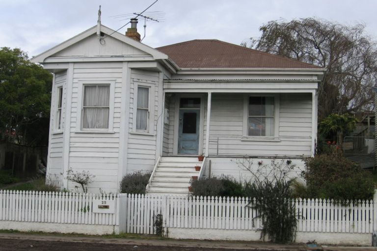 Photo of property in 25 Awaroa Road, Helensville, 0800