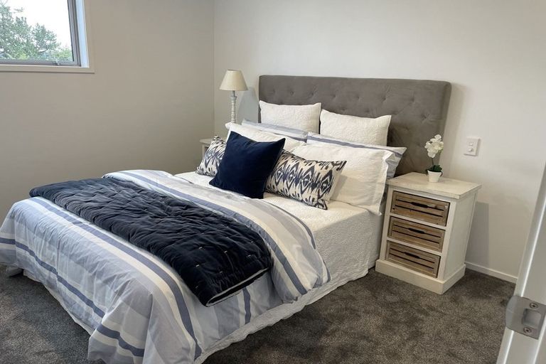 Photo of property in 8/8 Yeovil Road, Te Atatu Peninsula, Auckland, 0610