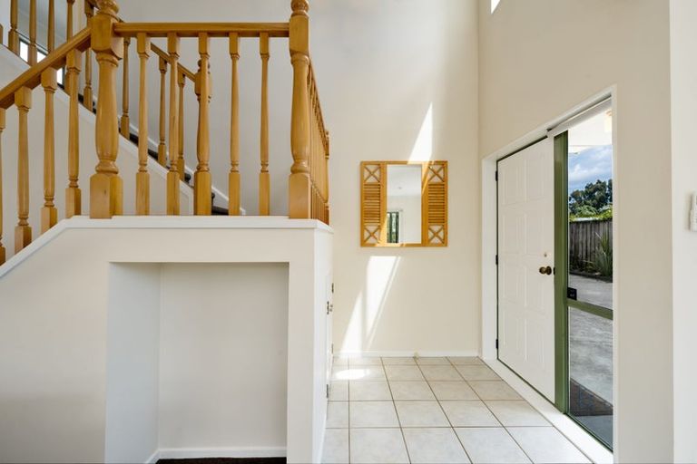 Photo of property in 33 Woodford Avenue, Henderson, Auckland, 0610