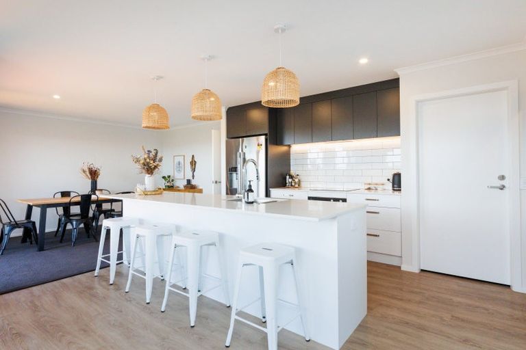 Photo of property in 50 Atlantic Drive, Fitzherbert, Palmerston North, 4410