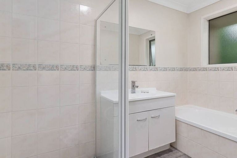 Photo of property in 39 Bluebird Crescent, Unsworth Heights, Auckland, 0632