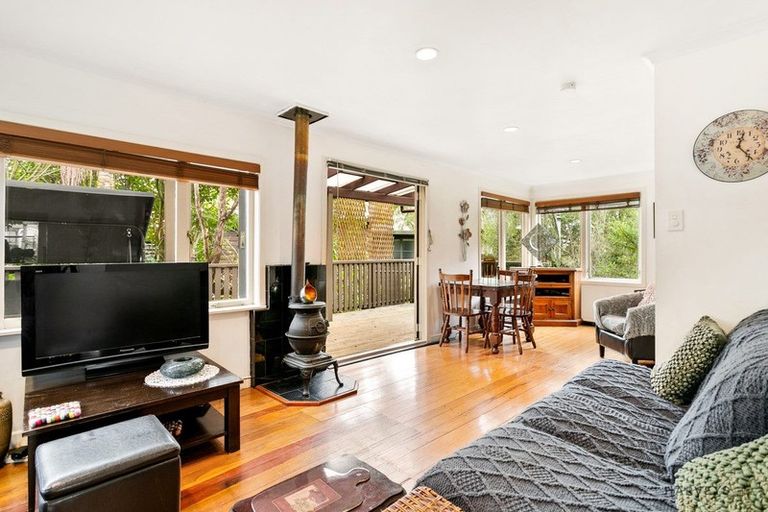 Photo of property in 7 Fairmount Road, Titirangi, Auckland, 0604