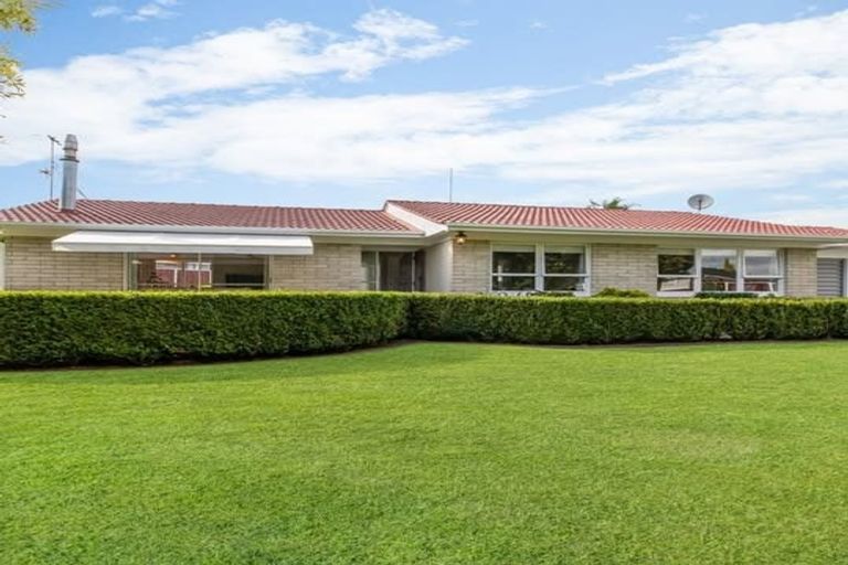 Photo of property in 1 Alf Walker Place, Papakura, 2110