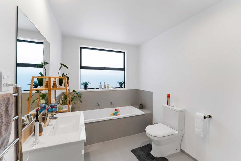 Photo of property in 11 Hinaki Street, Poike, Tauranga, 3112