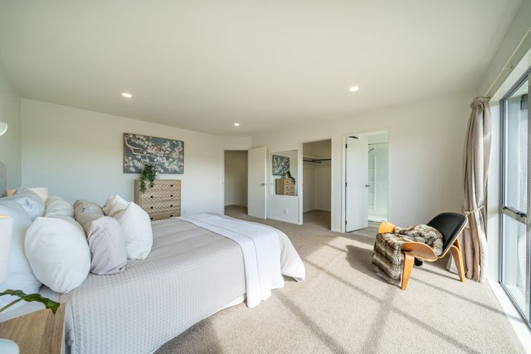 Photo of property in 12 Lanyon Place, Whitby, Porirua, 5024