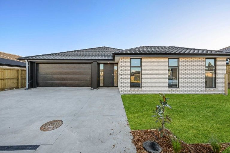 Photo of property in 56 Waruhia Crescent, Rototuna North, 3281