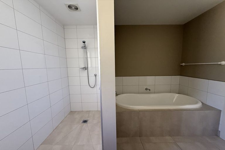 Photo of property in 18 Kelliher Drive, Wanaka, 9305