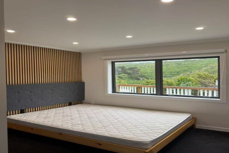 Photo of property in 12 Cromwell Point, Newlands, Wellington, 6037