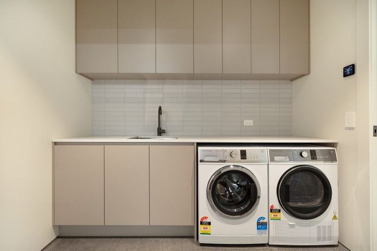 Photo of property in 28 Cunninghams Drive, Jacks Point, Queenstown, 9371