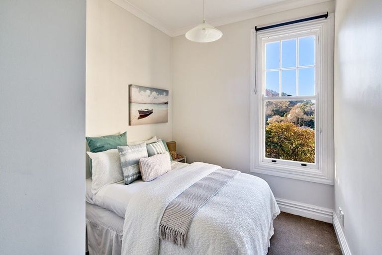 Photo of property in 32 Maarama Crescent, Aro Valley, Wellington, 6021