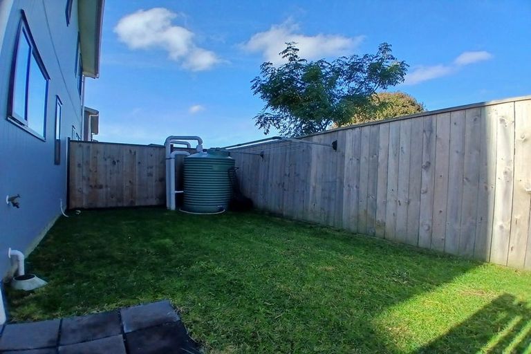 Photo of property in 18 Eileen Newey Place, Henderson, Auckland, 0612