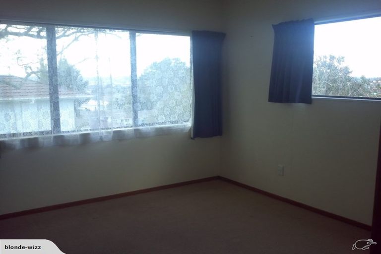 Photo of property in 1/52 West Coast Road, Glen Eden, Auckland, 0602